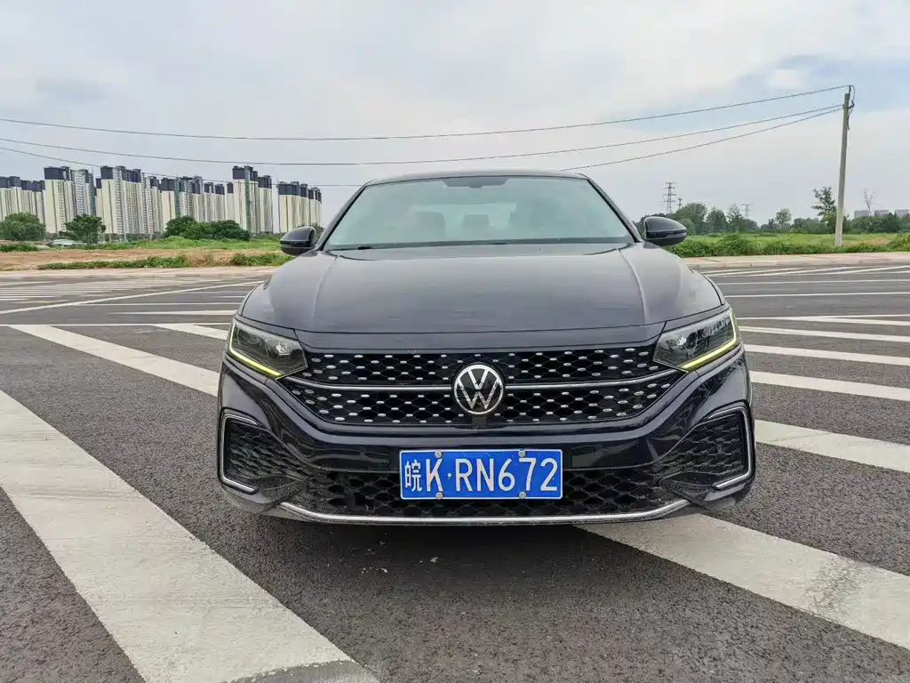 VOLKSWAGEN PASSAT 2022