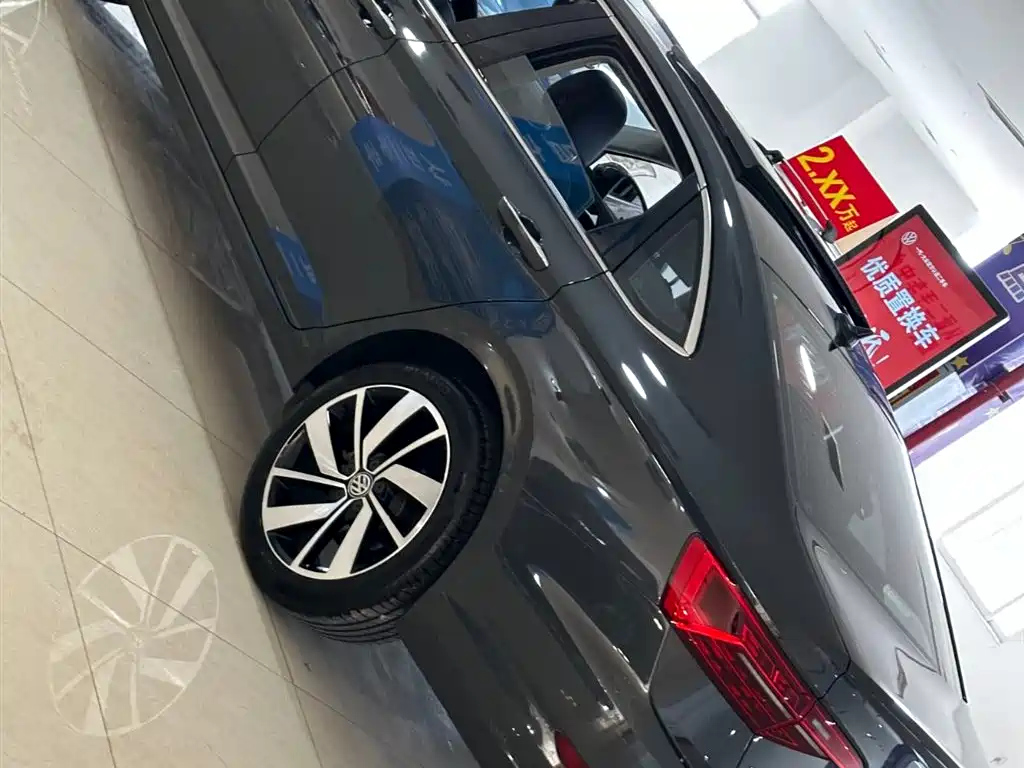 VOLKSWAGEN SAGITAR 2022