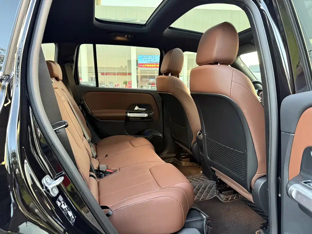 MERCEDES BENZ GLB 2025