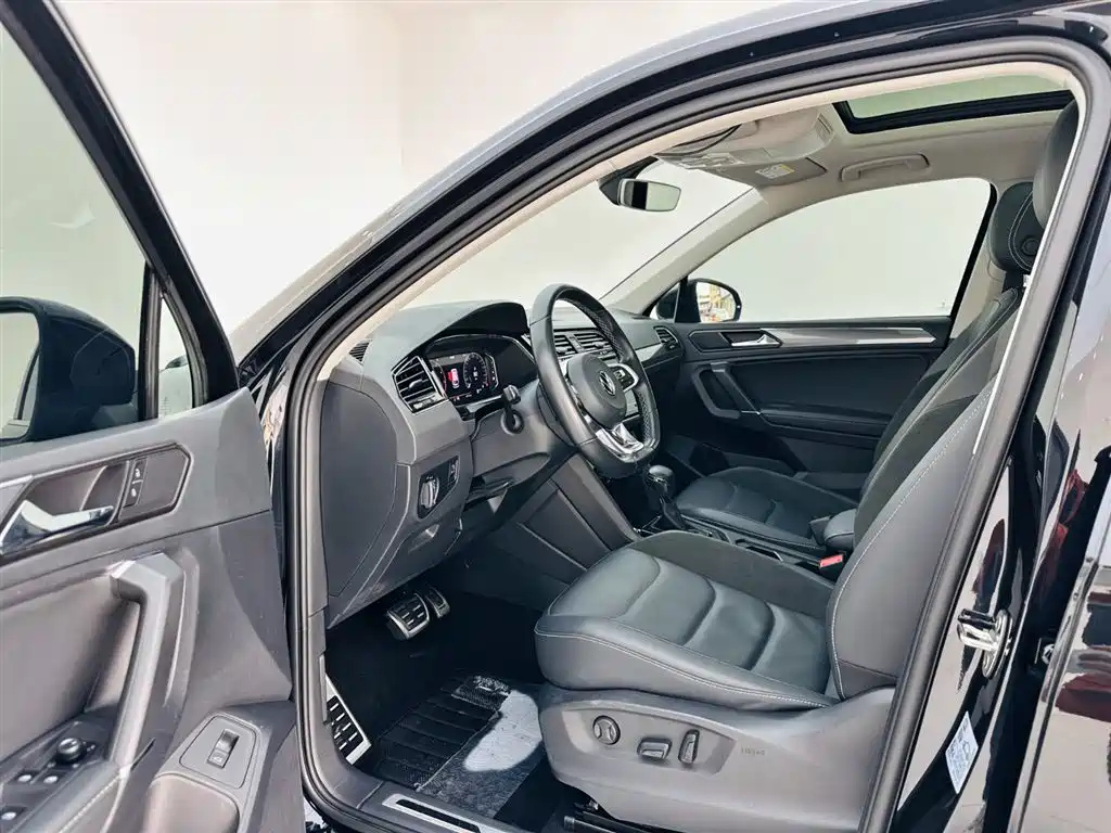 VOLKSWAGEN TIGUAN L 2021