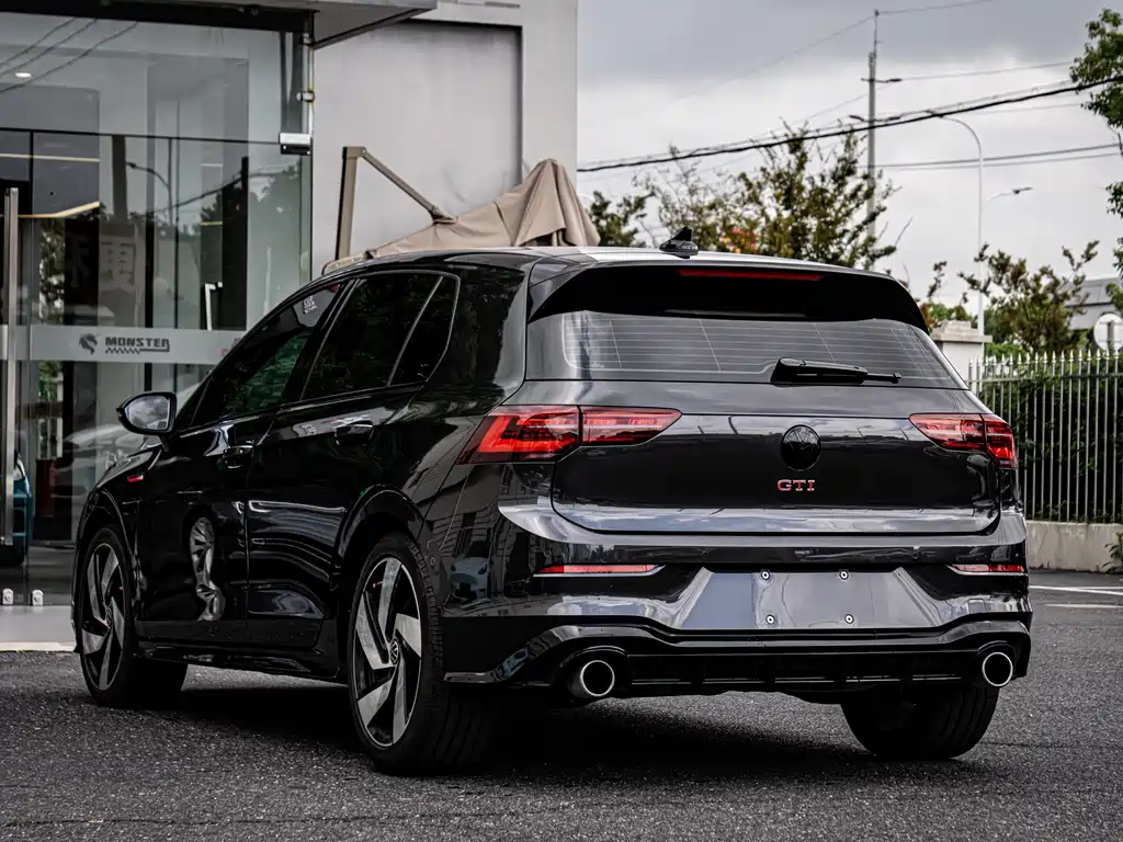 VOLKSWAGEN GOLF GTI 2024