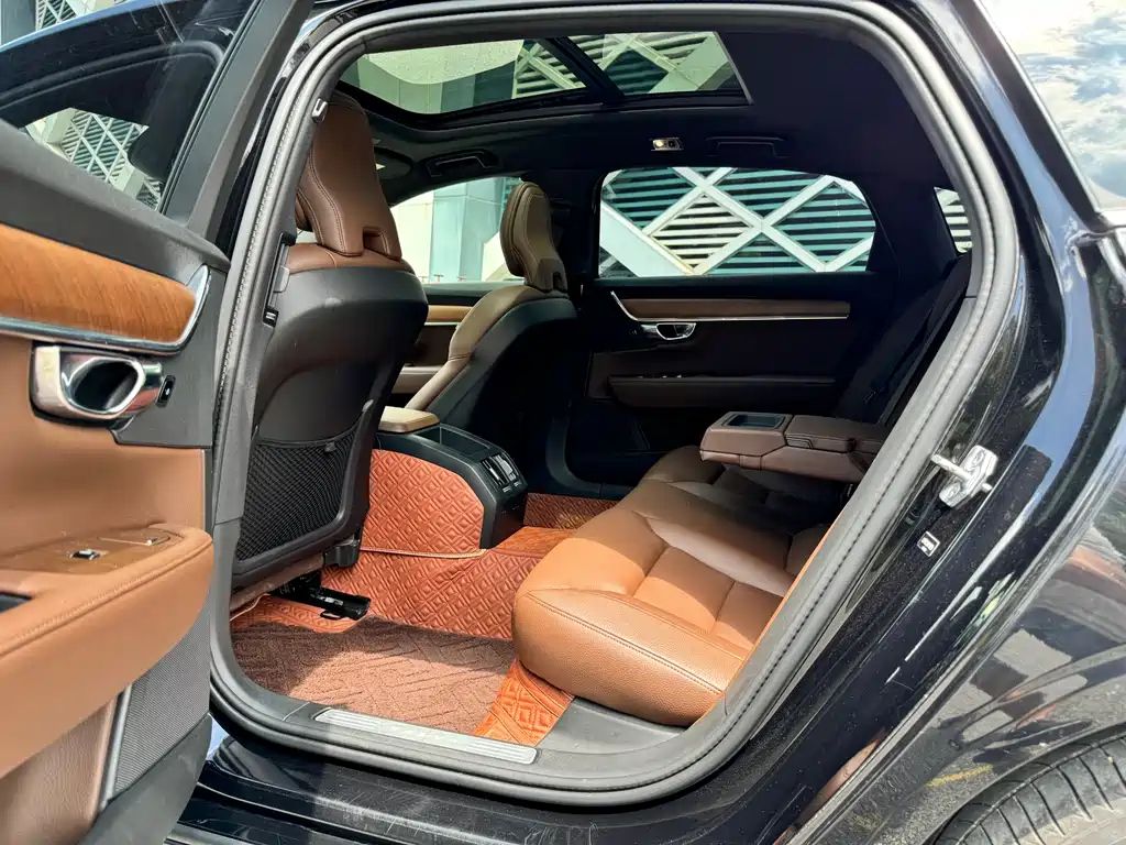VOLVO S90 2021