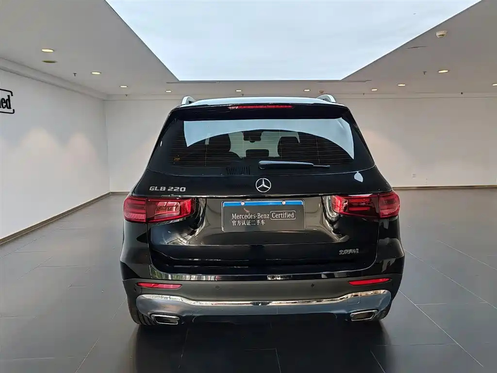 MERCEDES BENZ GLB 2025