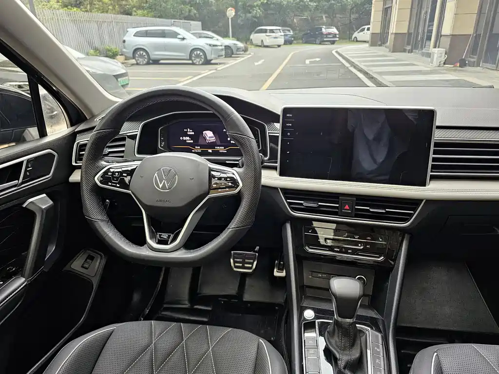 VOLKSWAGEN TIGUAN L 2022