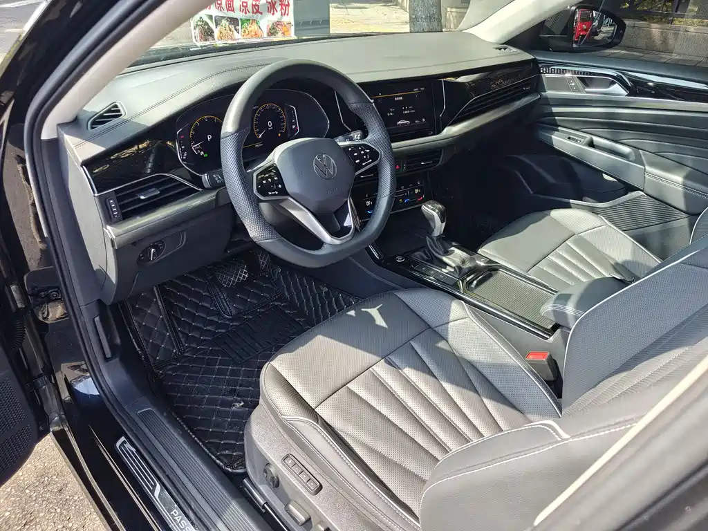 VOLKSWAGEN PASSAT 2024