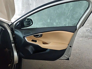 VOLVO V40 2017 YEAR CROSS COUNTRY T3 ELEGANT EDITION 2017