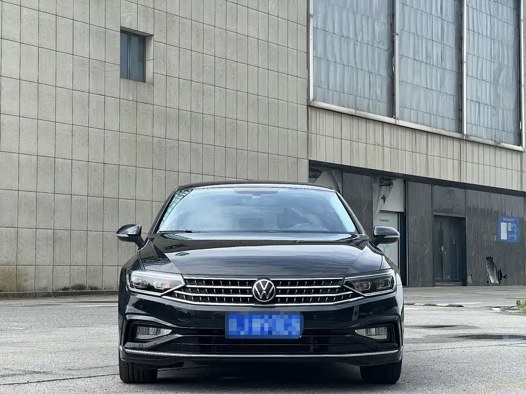 VOLKSWAGEN MAGOTAN 2023