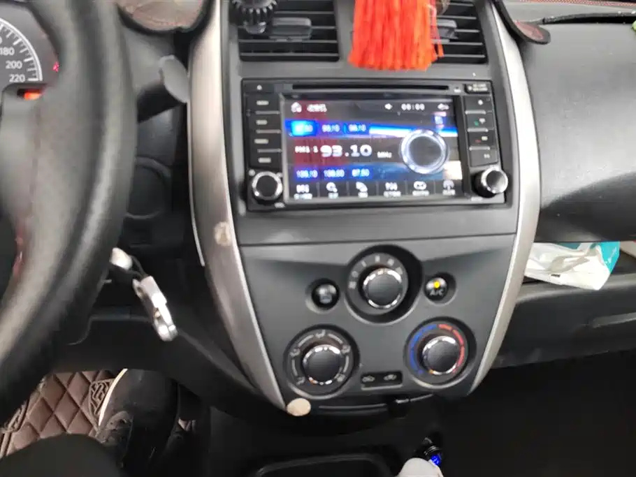 NISSAN SUNNY 2015