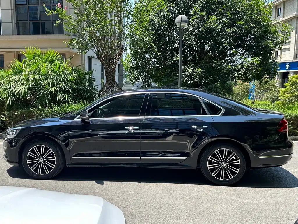 VOLKSWAGEN PASSAT 2017