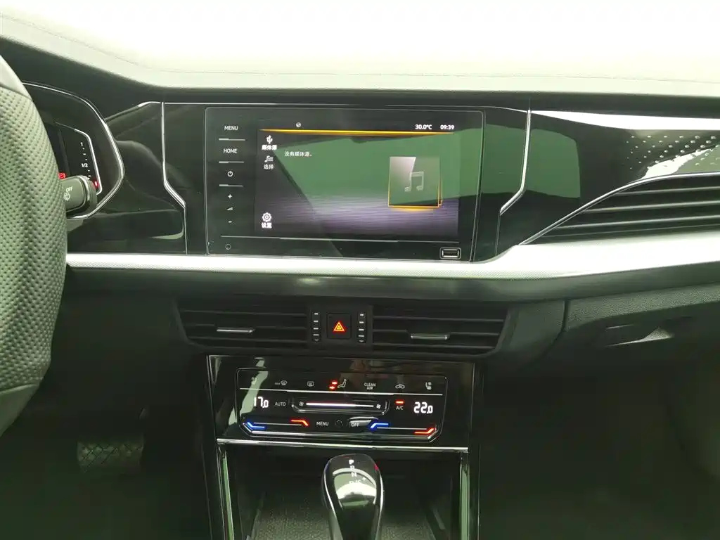 VOLKSWAGEN PASSAT 2024