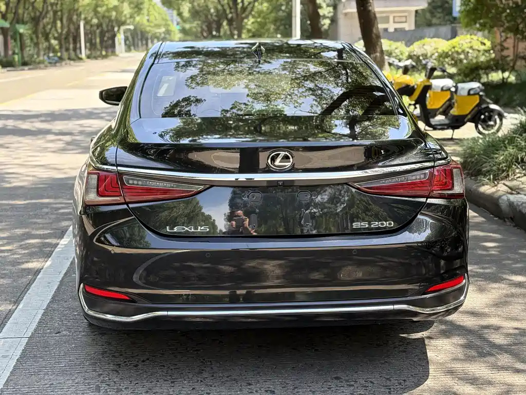 LEXUS ES 2020