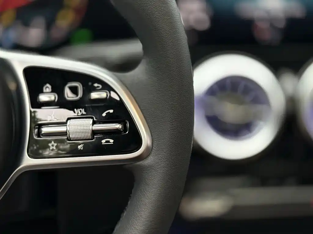 MERCEDES BENZ GLB 2023