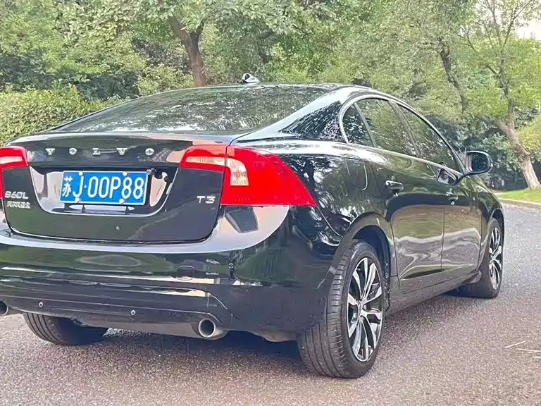 VOLVO S60 2019