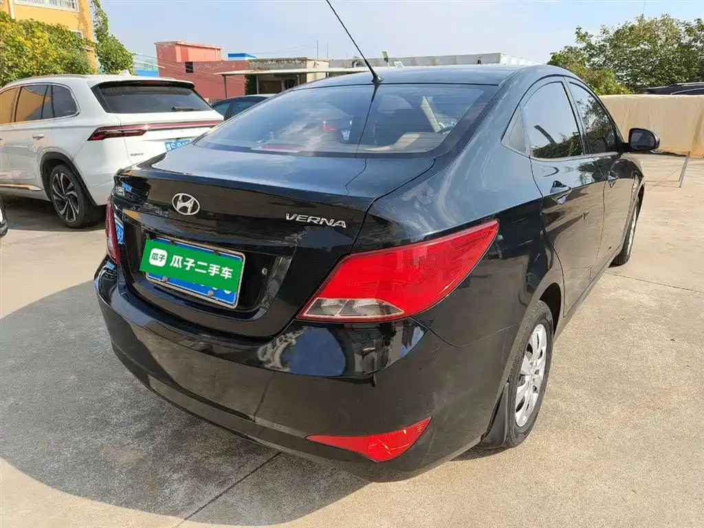 HYUNDAI SOLARIS 2016