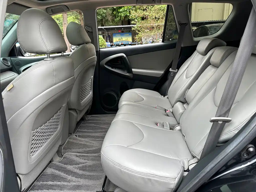 TOYOTA RAV4 RONGFANG 2011