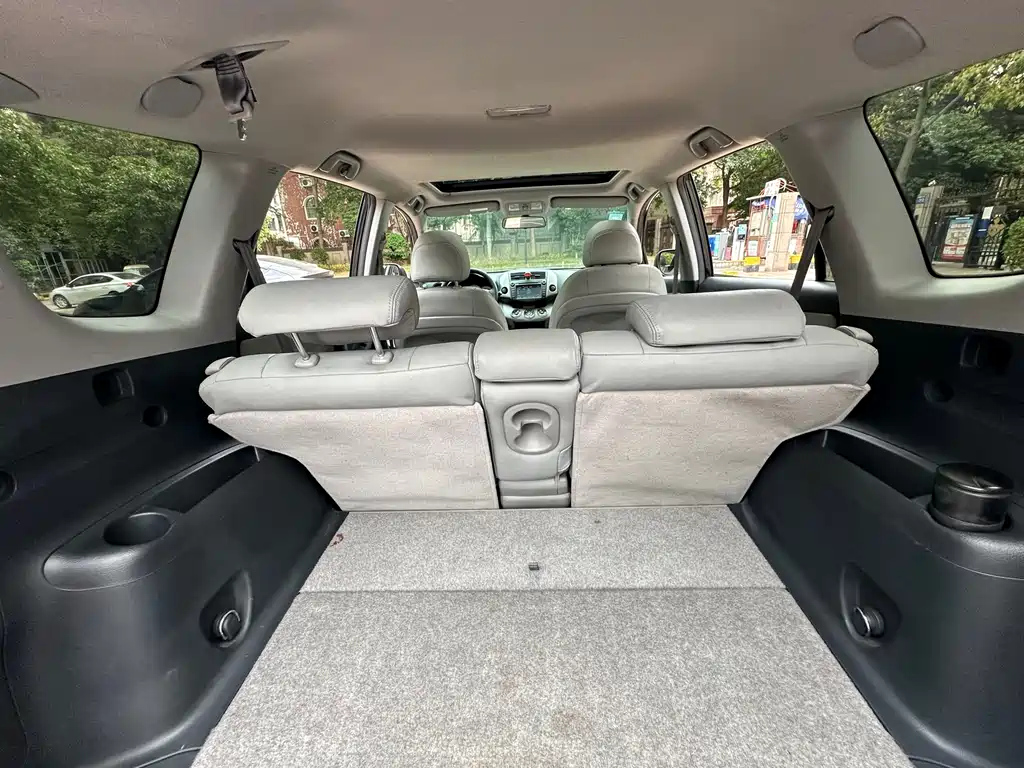 TOYOTA RAV4 RONGFANG 2011