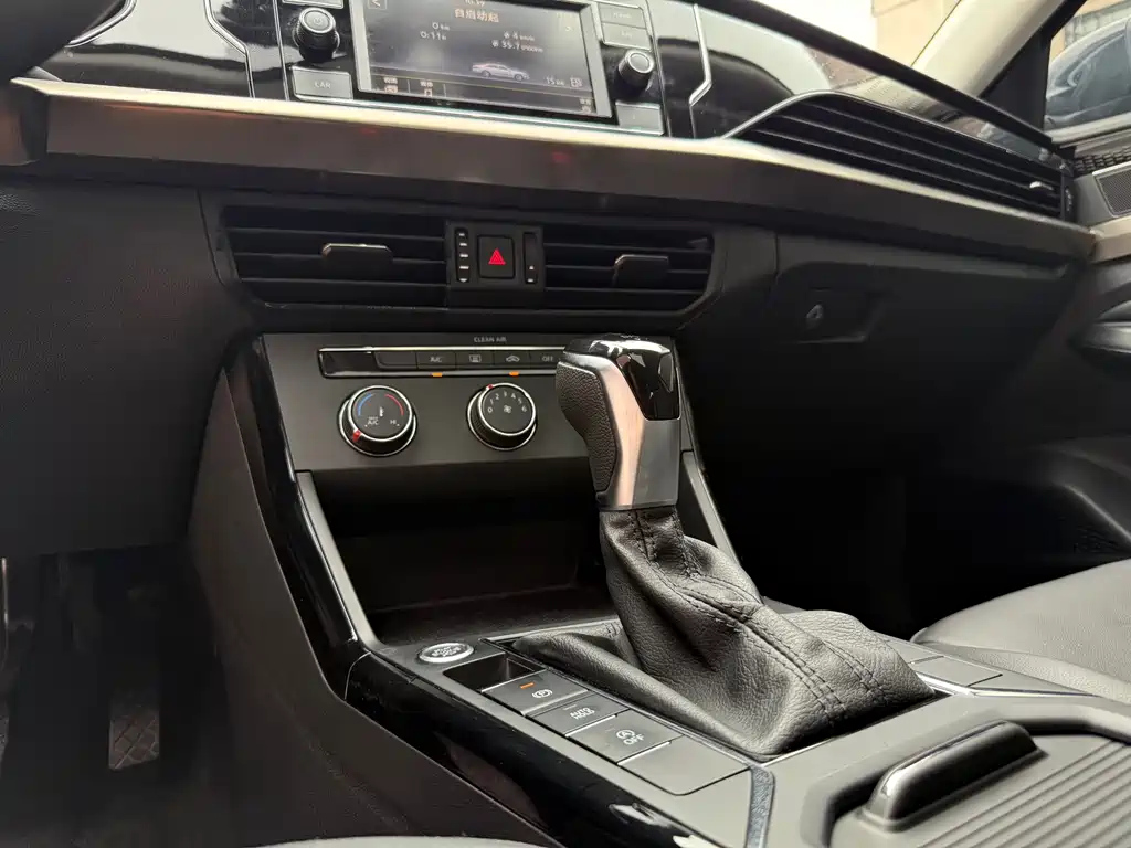 VOLKSWAGEN PASSAT 2021