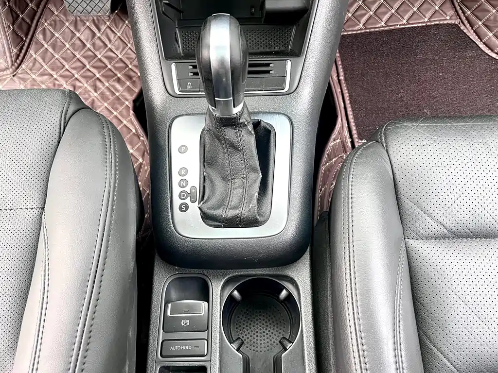 VOLKSWAGEN TIGUAN 2015