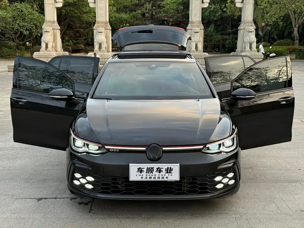 VOLKSWAGEN GOLF GTI 2023