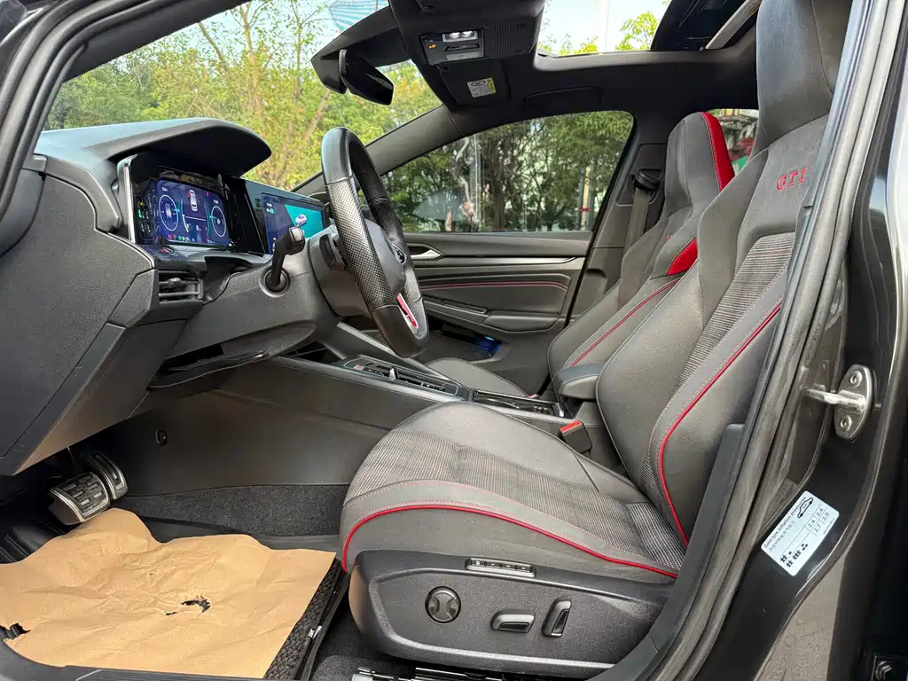 VOLKSWAGEN GOLF GTI 2023