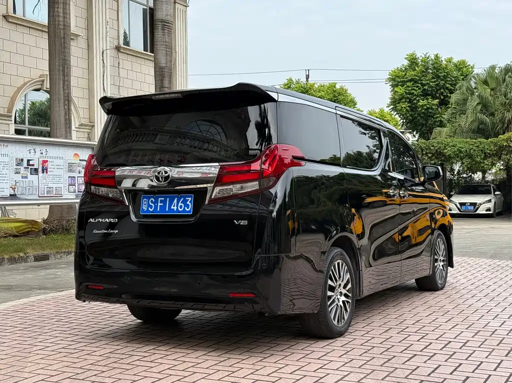 TOYOTA ALPHARD 2017