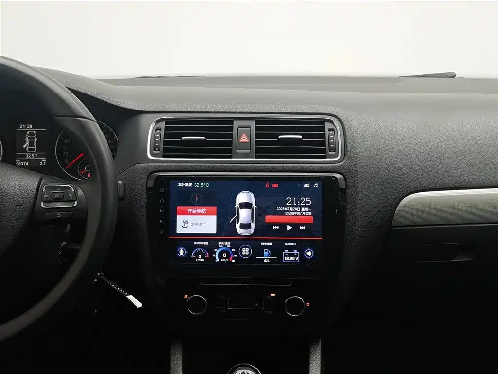 VOLKSWAGEN SAGITAR 2014