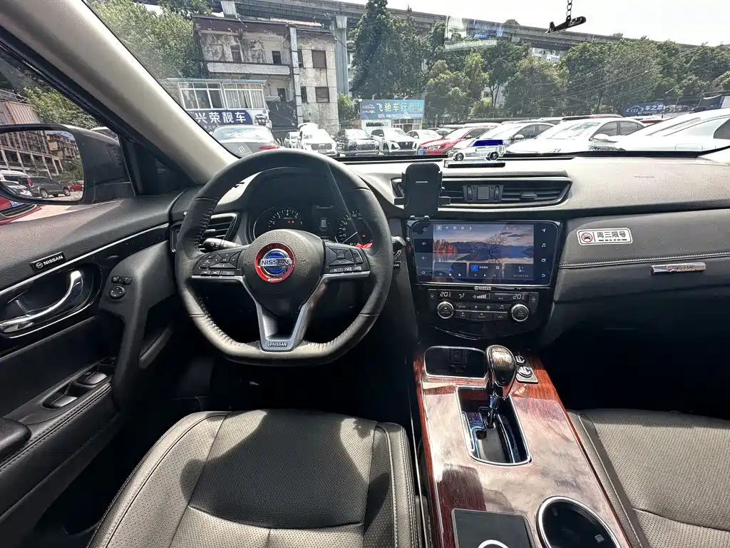 NISSAN X-TRAIL 2023