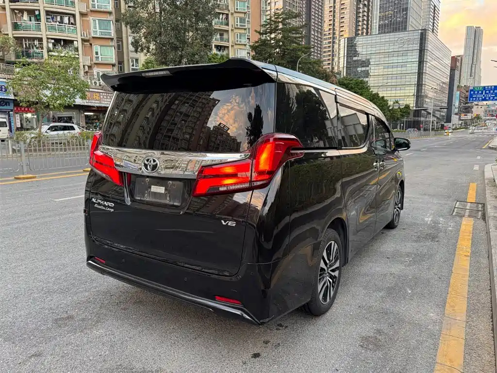 TOYOTA ALPHARD 2018
