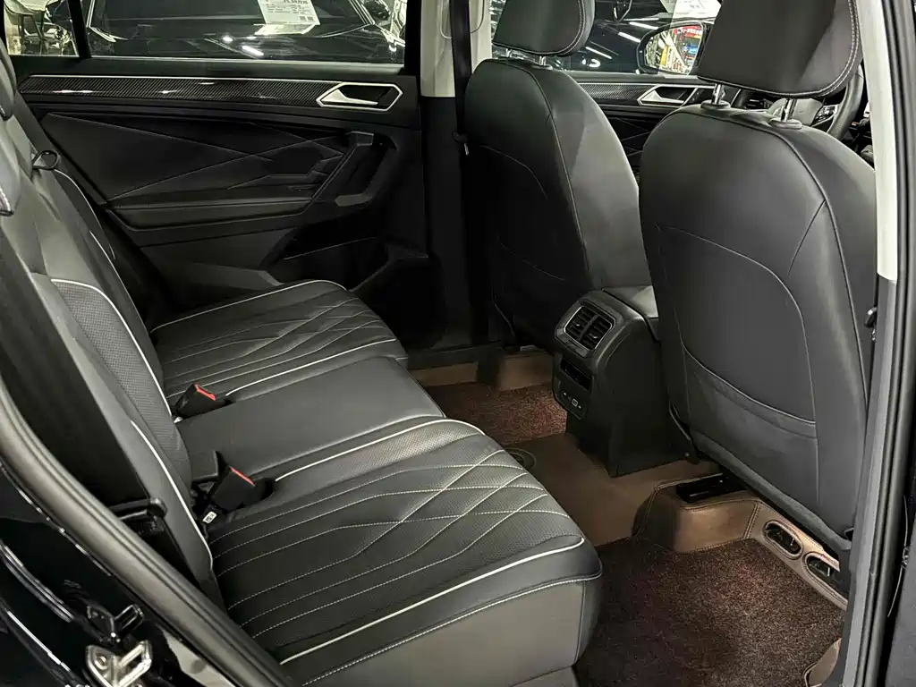 VOLKSWAGEN TIGUAN L 2023