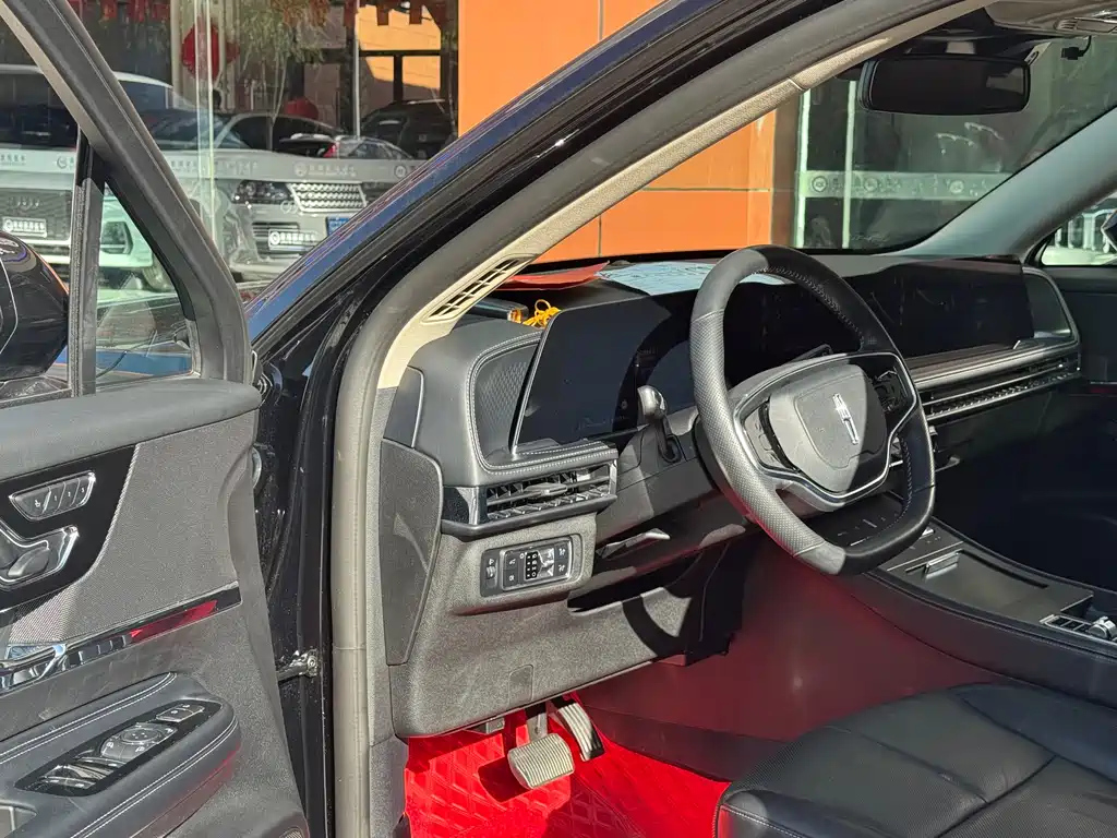 LINCOLN ADVENTURER 2024