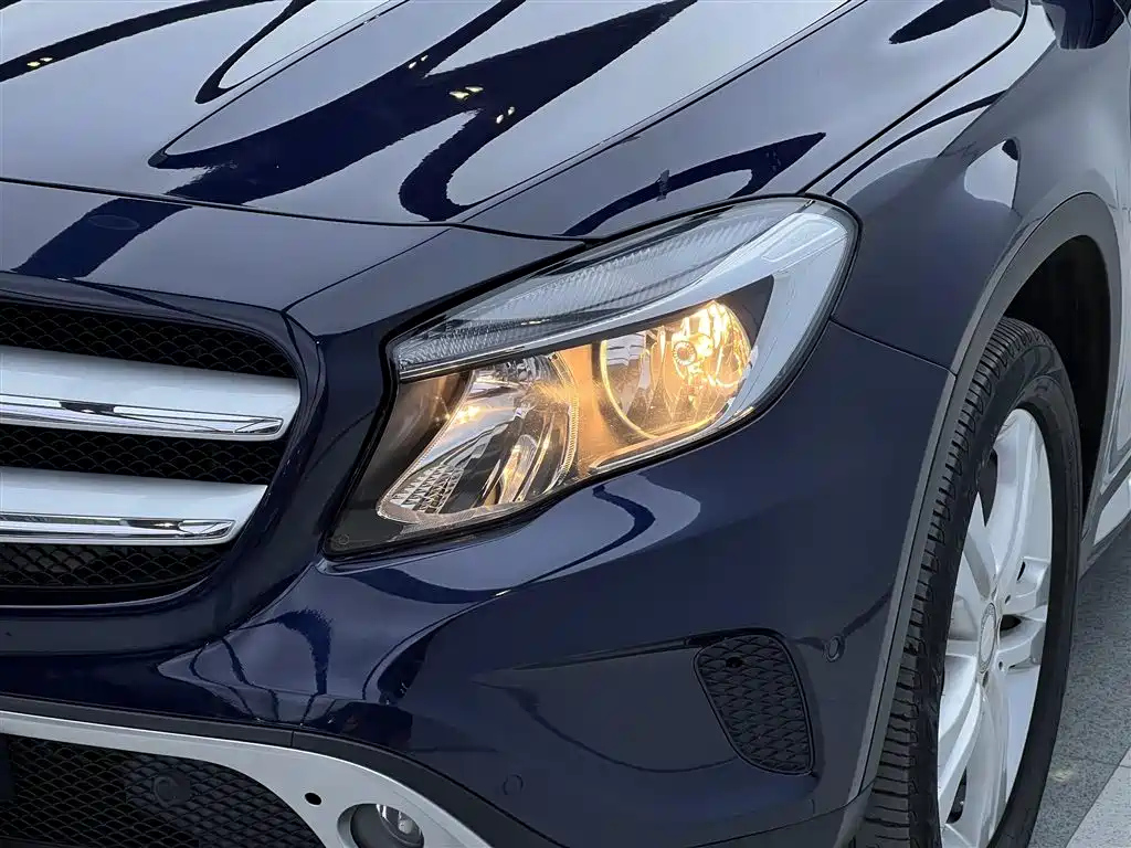 MERCEDES BENZ GLA 2016