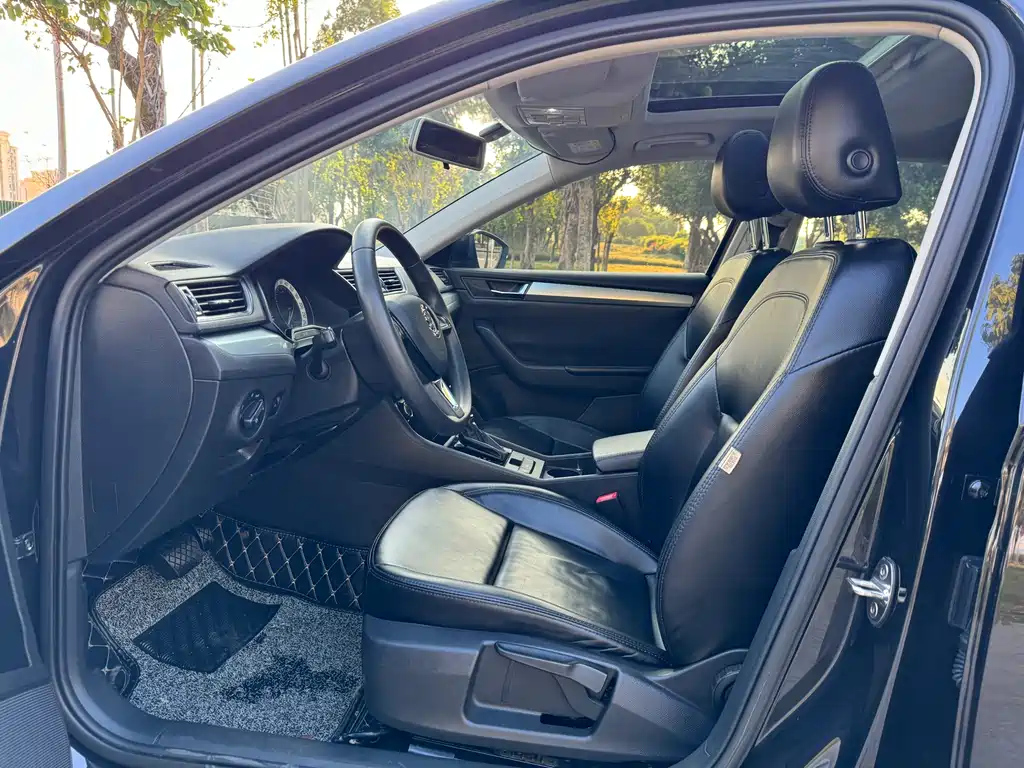 SKODA SUPERB 2019