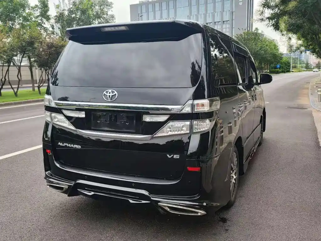 TOYOTA ALPHARD 2012