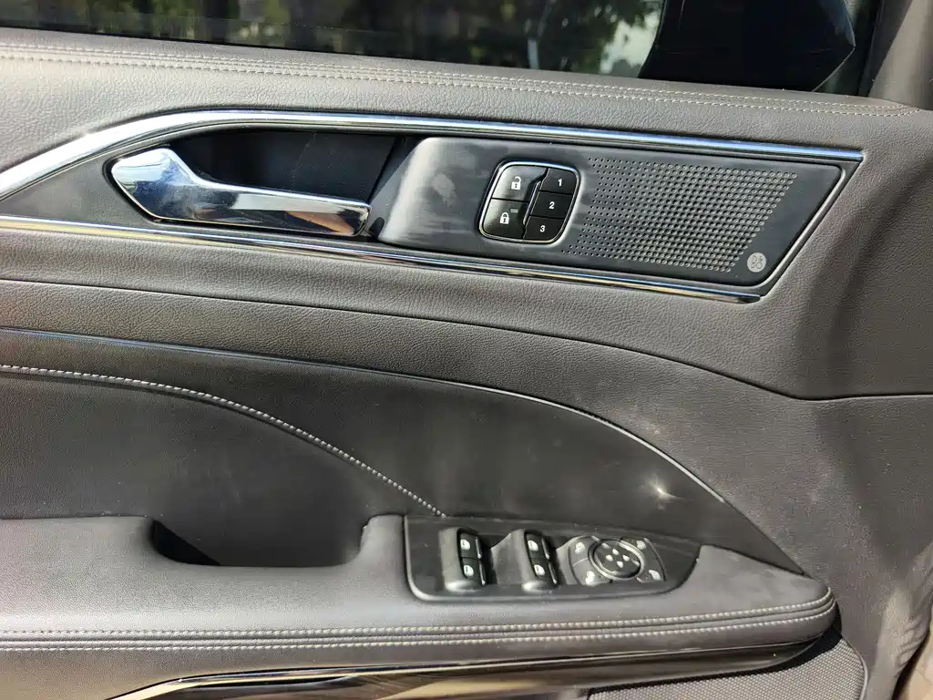 FORD TAURUS 2019