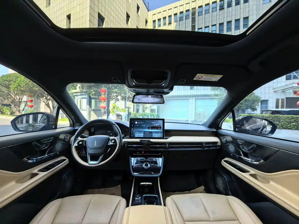 LINCOLN ADVENTURER 2022