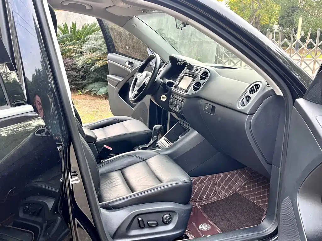 VOLKSWAGEN TIGUAN 2015