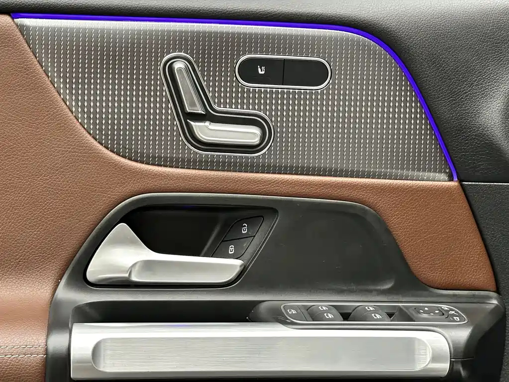 MERCEDES BENZ GLB 2023