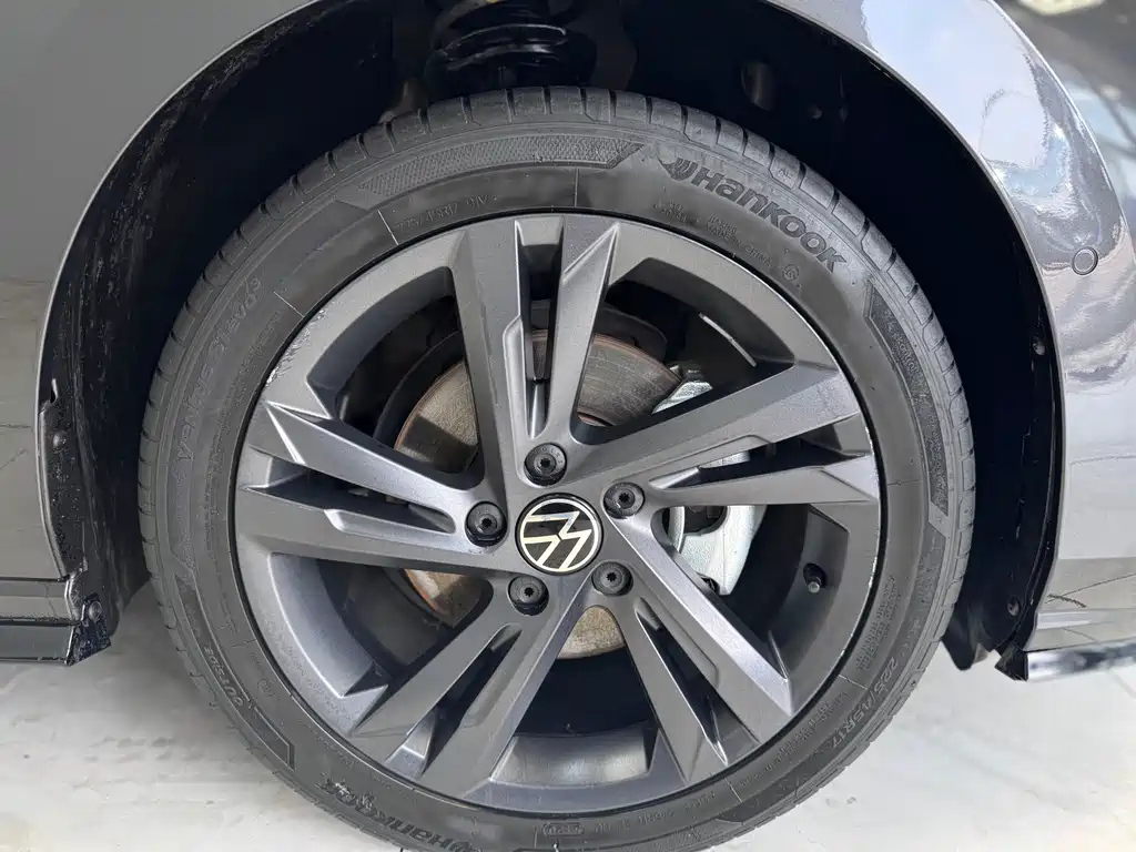 VOLKSWAGEN GOLF 2021