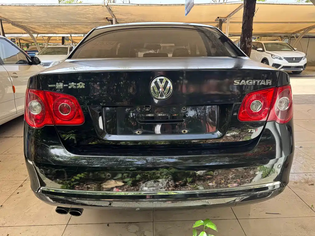 VOLKSWAGEN SAGITAR 2011