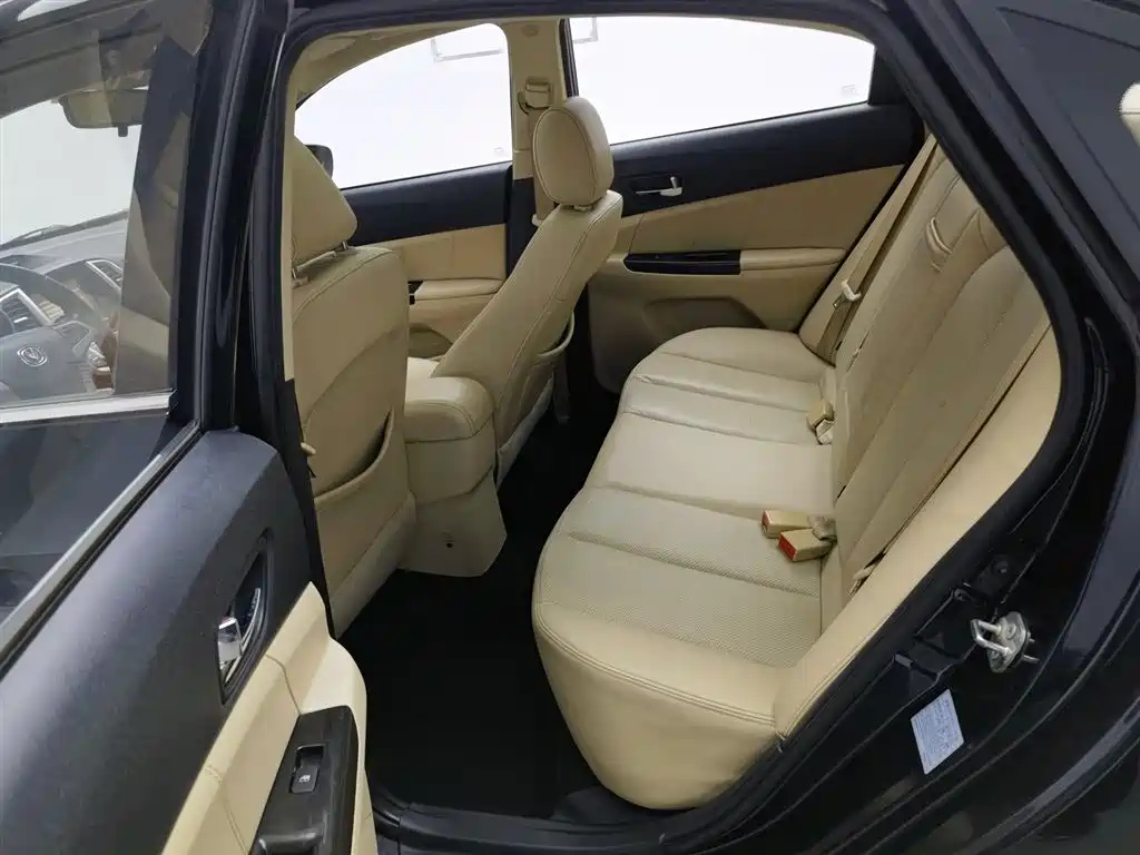 CHANGAN EADO 2015