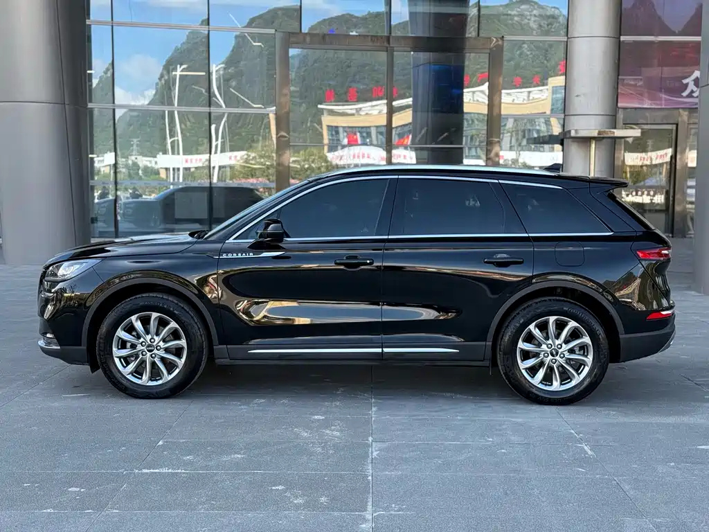 LINCOLN ADVENTURER 2021