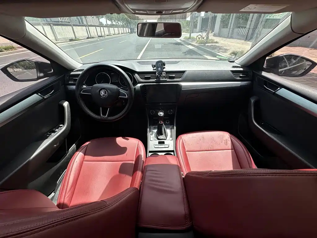 SKODA SUPERB 2018