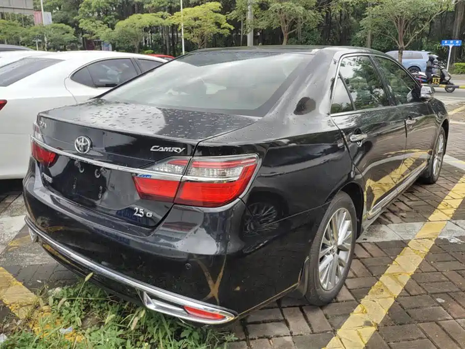 TOYOTA CAMRY 2016