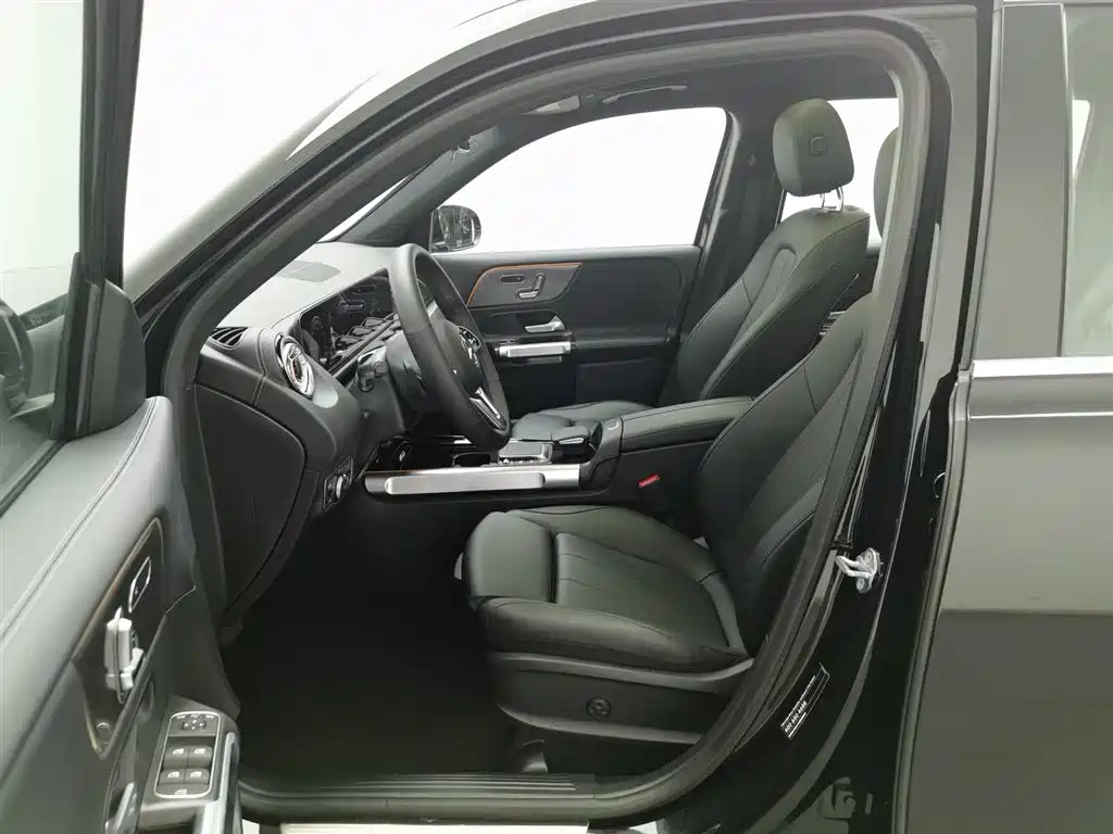 MERCEDES BENZ GLB 2023