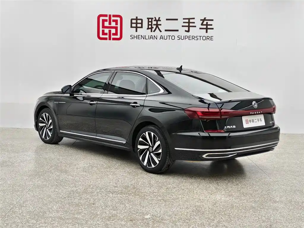 VOLKSWAGEN PASSAT 2024