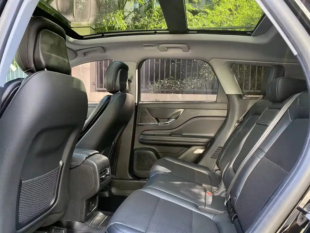 LINCOLN ADVENTURER 2021
