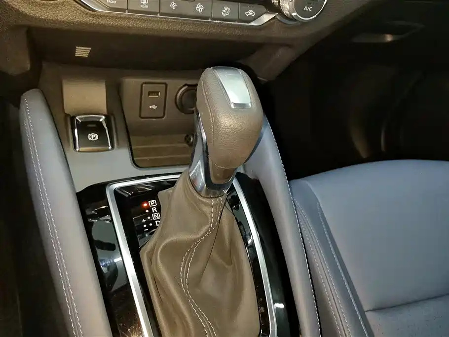 NISSAN QASHQAI 2025