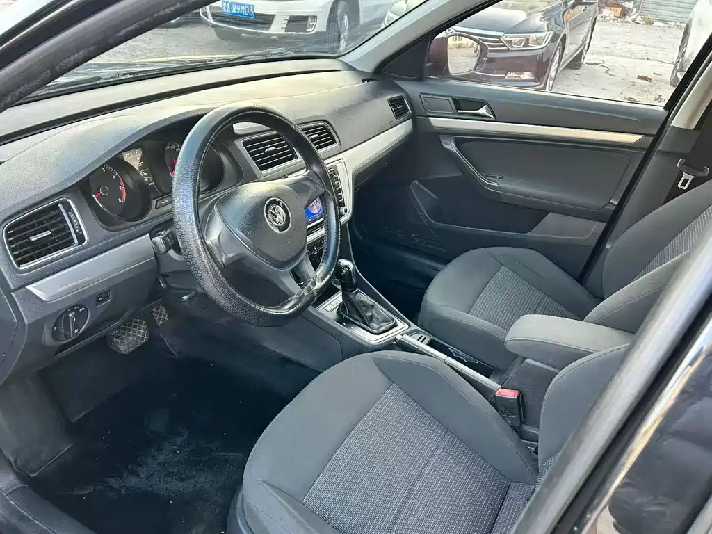 VOLKSWAGEN LAVIDA 2016