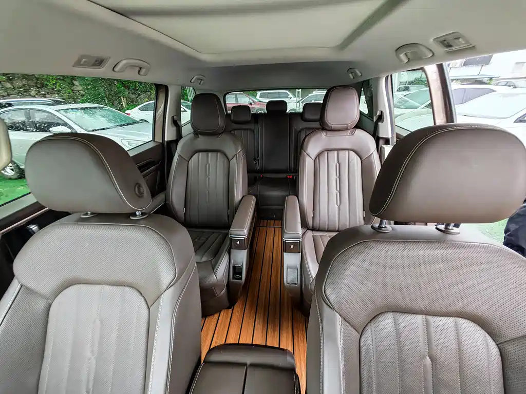 VOLKSWAGEN VILORAN 2020