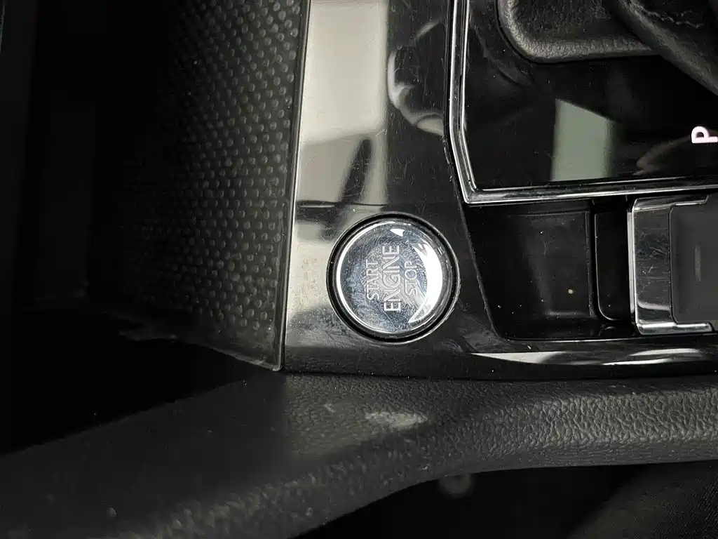 VOLKSWAGEN THARU 2021